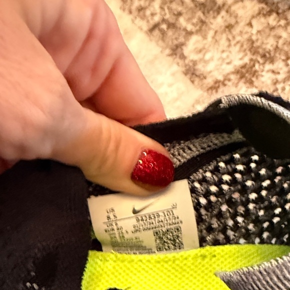 Nike fly knit Black and Gray Knit Running Shoes - Picture 5 of 6